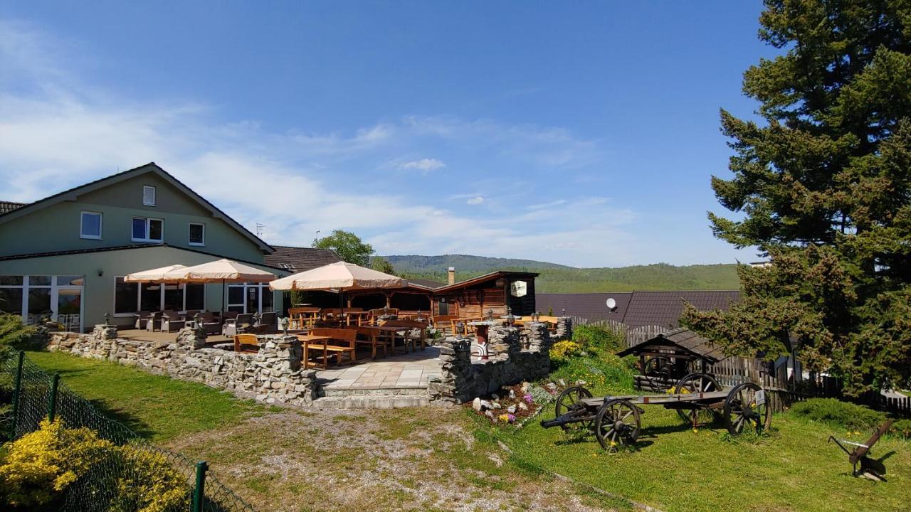 Pod Hradom Restaurant & Pension Topoľčany Esterno foto