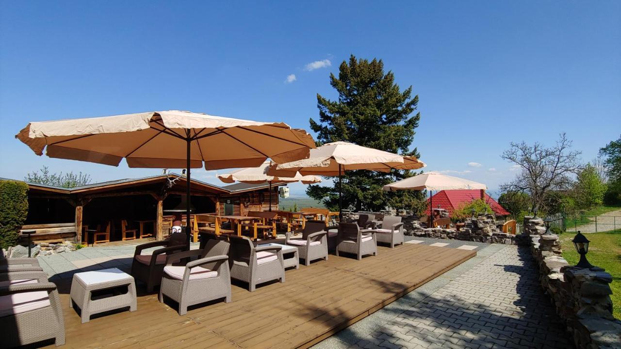 Pod Hradom Restaurant & Pension Topoľčany Esterno foto