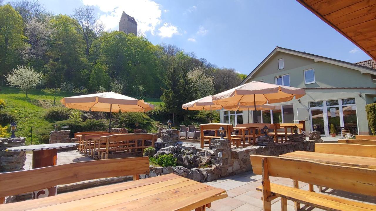 Pod Hradom Restaurant & Pension Topoľčany Esterno foto