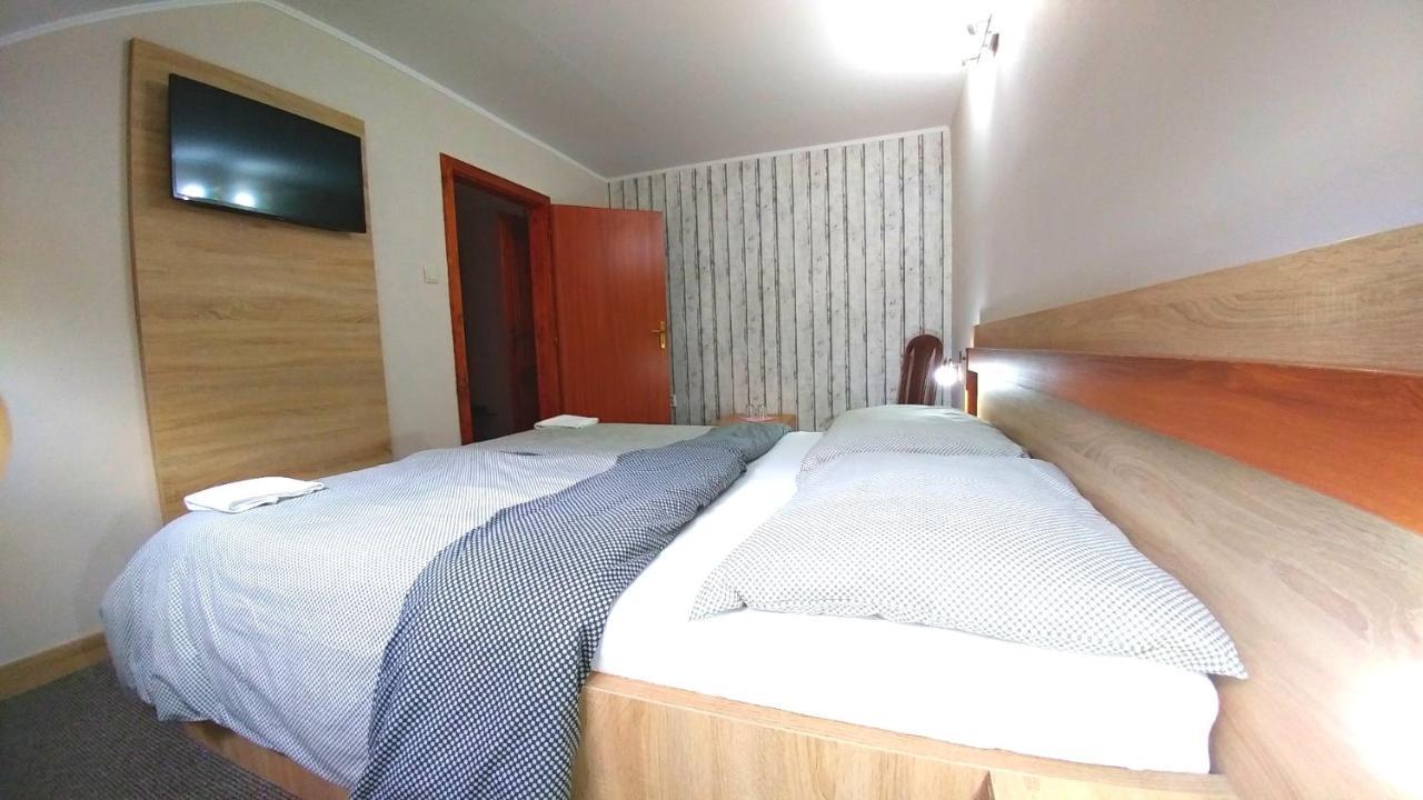 Pod Hradom Restaurant & Pension Topoľčany Esterno foto