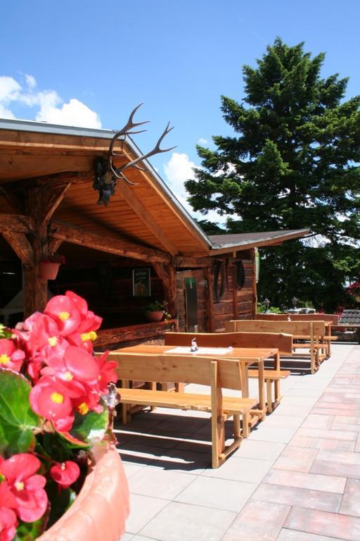 Pod Hradom Restaurant & Pension Topoľčany Esterno foto