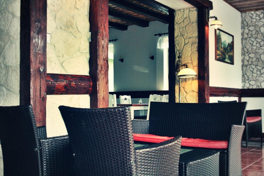 Pod Hradom Restaurant & Pension Topoľčany Esterno foto