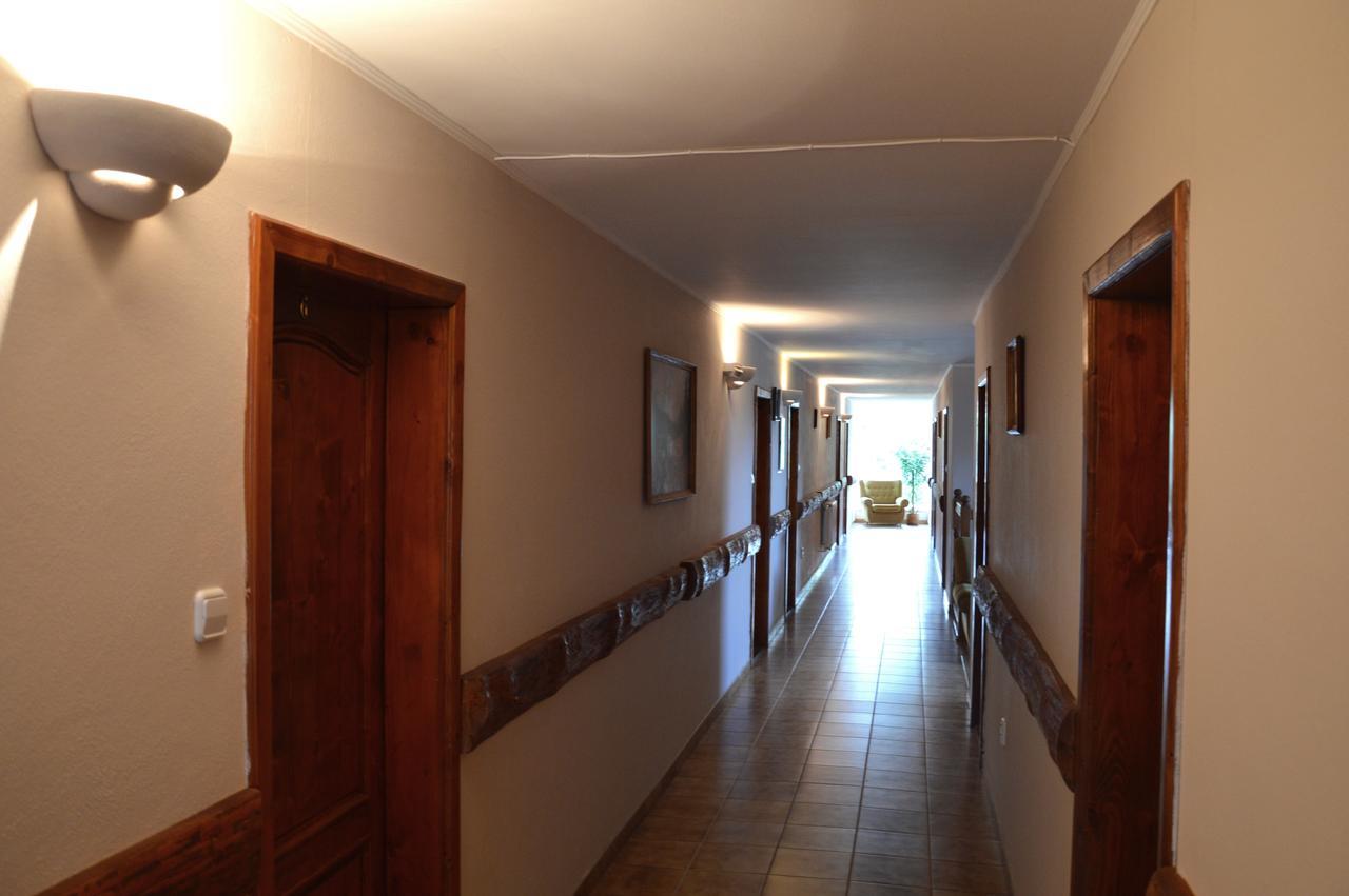 Pod Hradom Restaurant & Pension Topoľčany Esterno foto