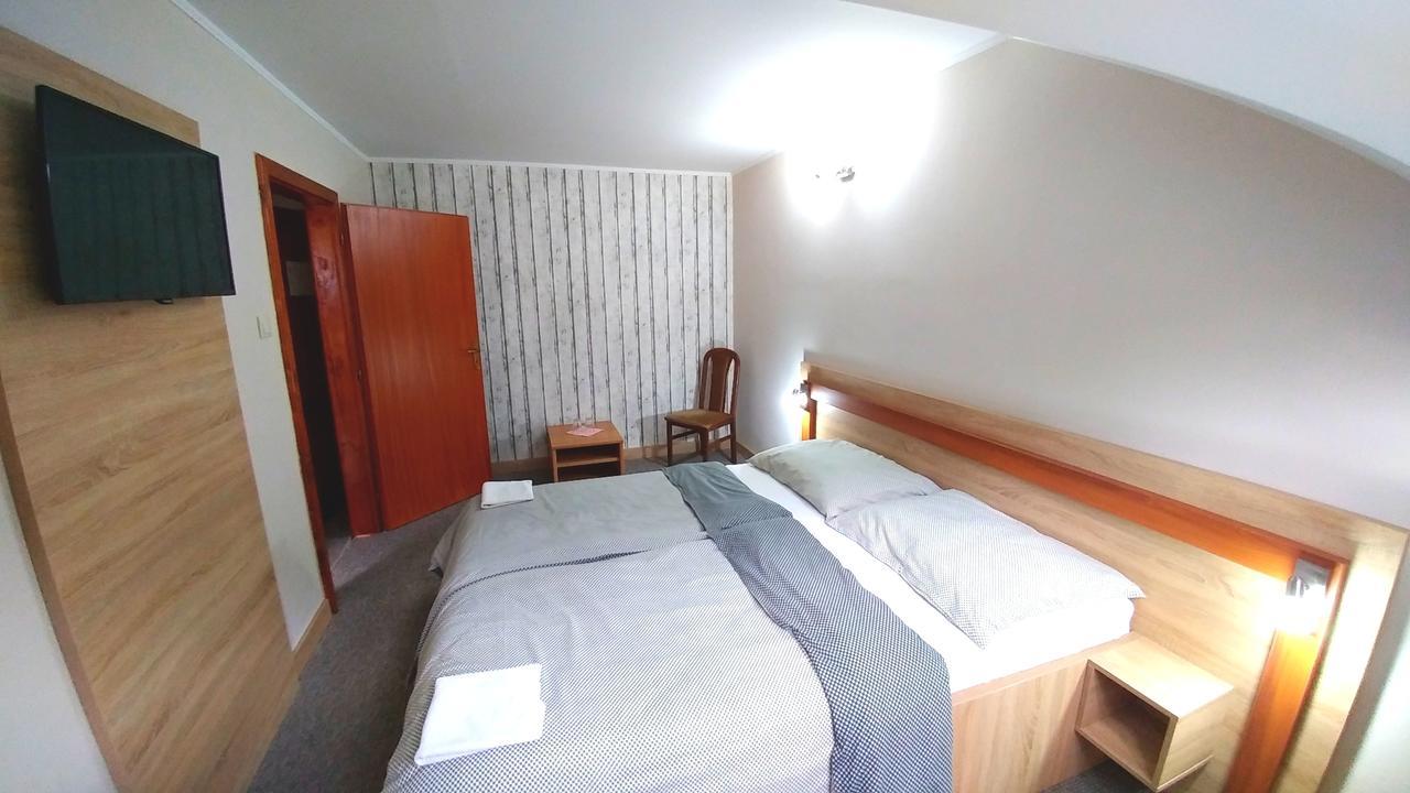 Pod Hradom Restaurant & Pension Topoľčany Esterno foto