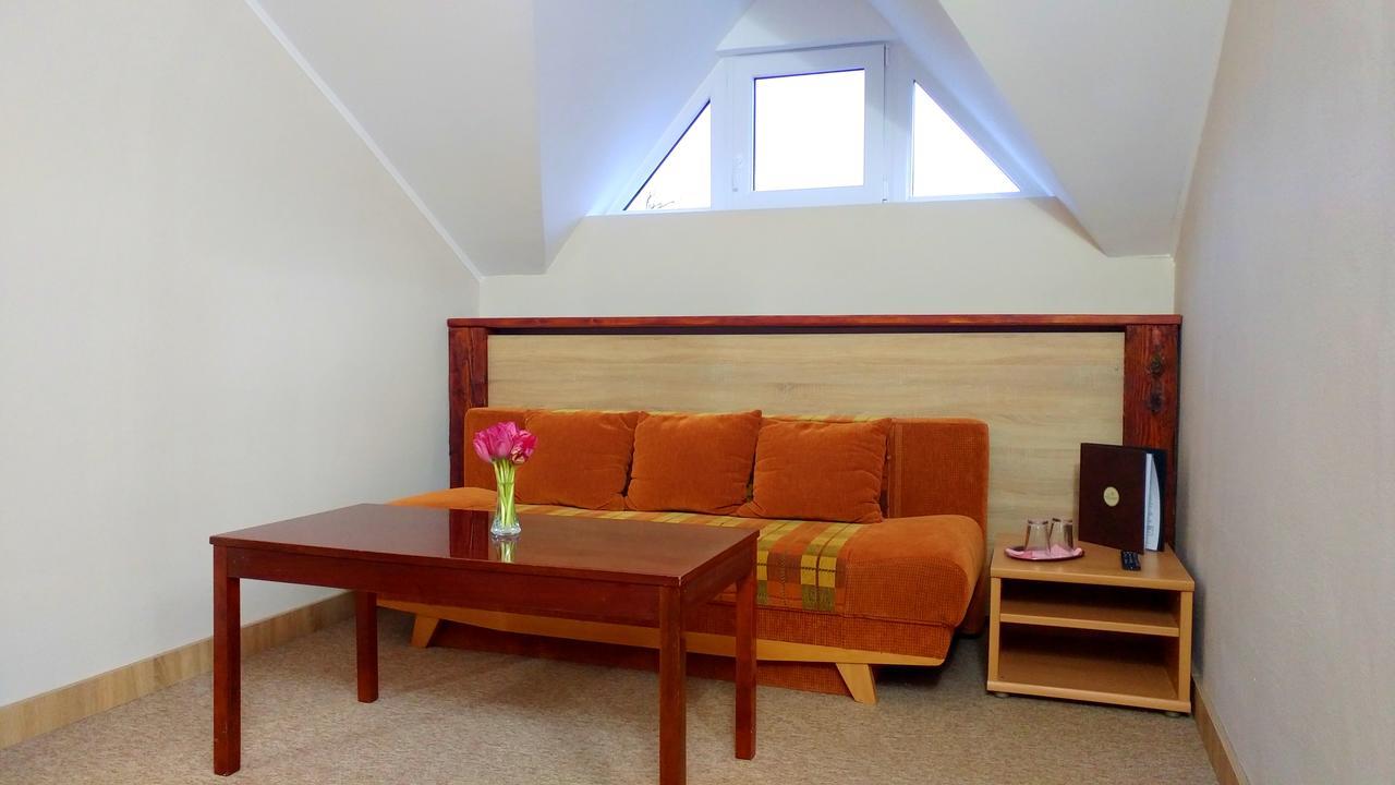 Pod Hradom Restaurant & Pension Topoľčany Esterno foto
