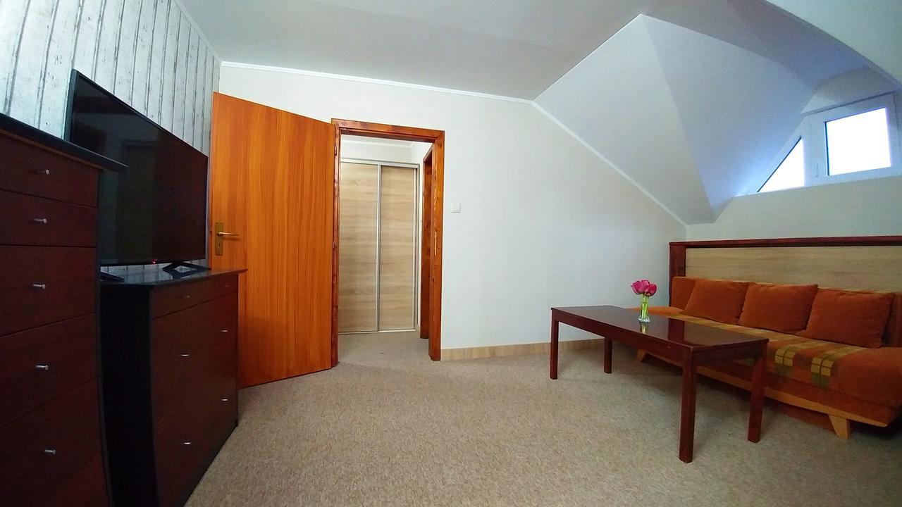 Pod Hradom Restaurant & Pension Topoľčany Esterno foto
