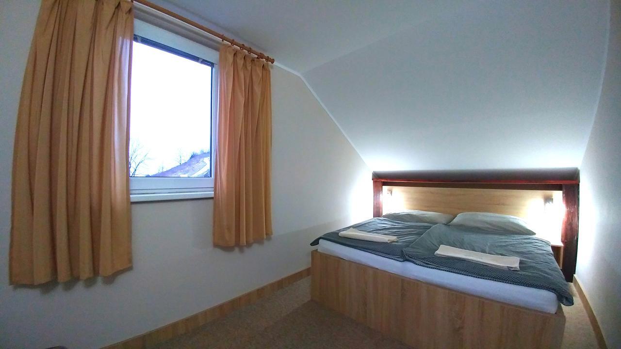 Pod Hradom Restaurant & Pension Topoľčany Esterno foto