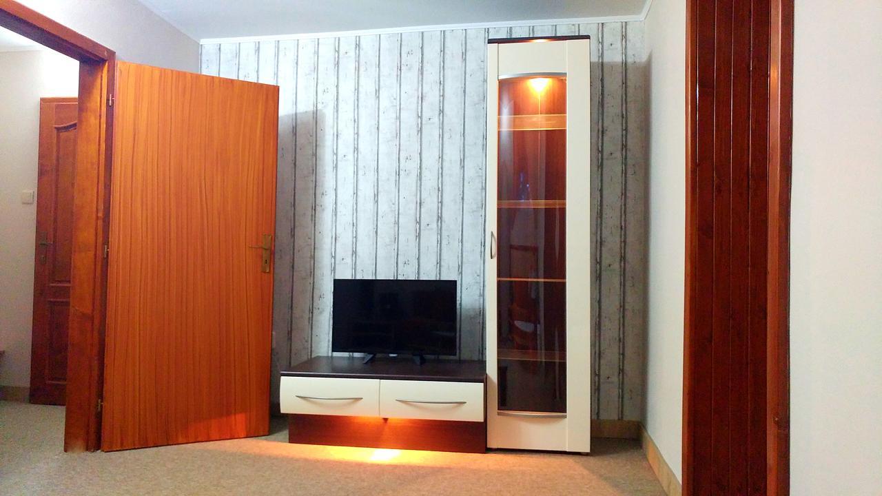 Pod Hradom Restaurant & Pension Topoľčany Esterno foto