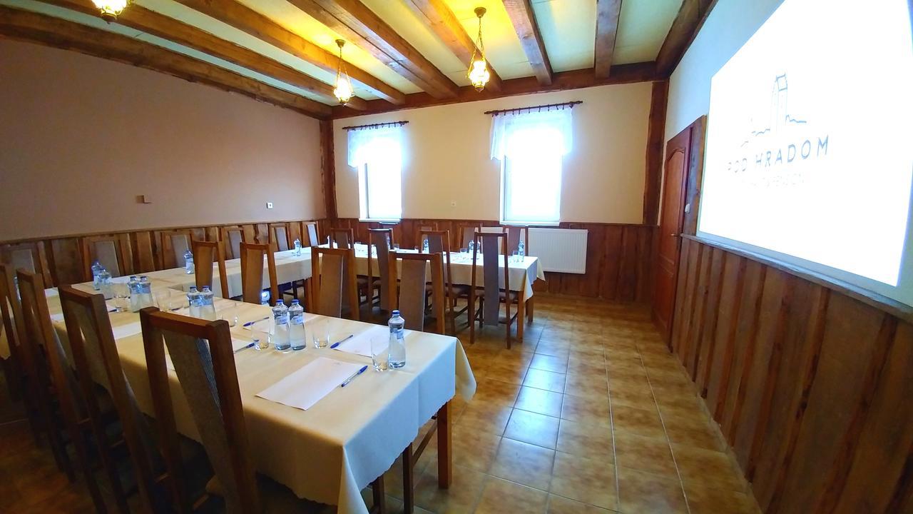 Pod Hradom Restaurant & Pension Topoľčany Esterno foto
