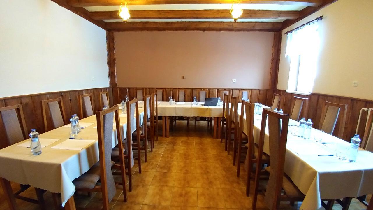 Pod Hradom Restaurant & Pension Topoľčany Esterno foto