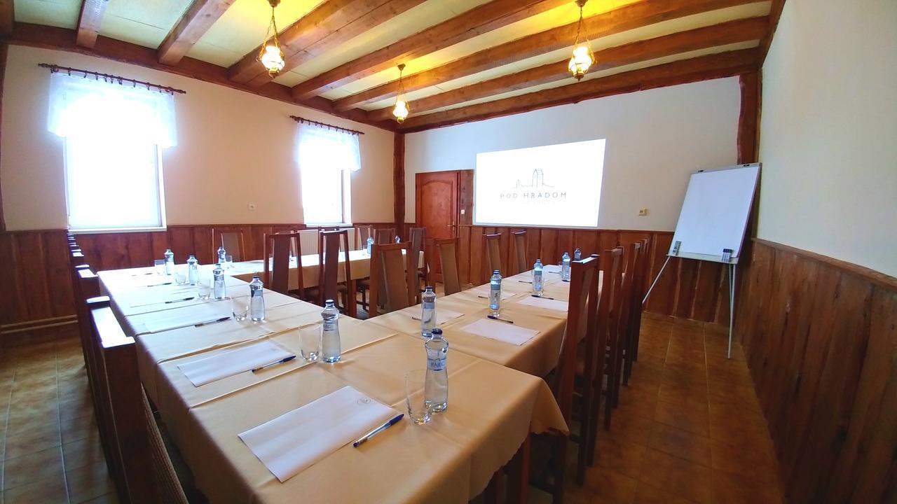 Pod Hradom Restaurant & Pension Topoľčany Esterno foto