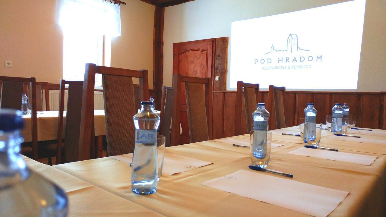 Pod Hradom Restaurant & Pension Topoľčany Esterno foto