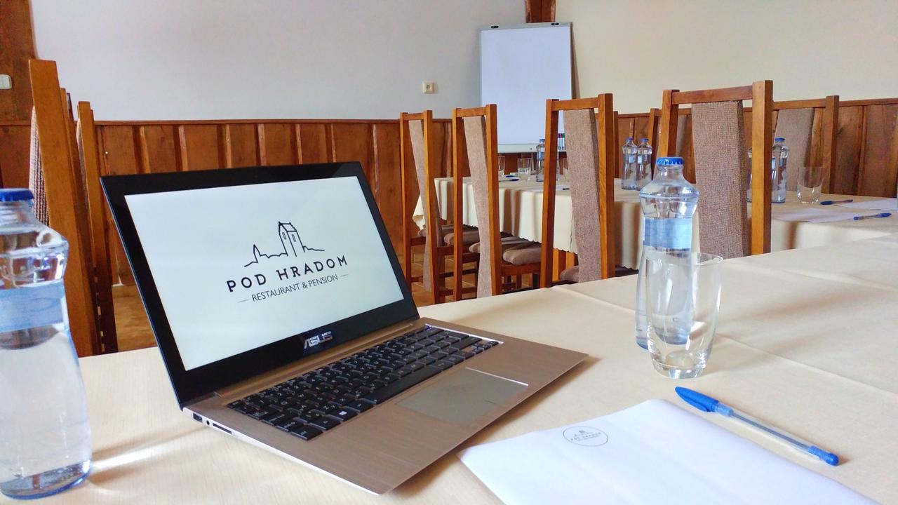 Pod Hradom Restaurant & Pension Topoľčany Esterno foto